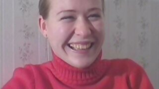 Jonge blondie likt h ...